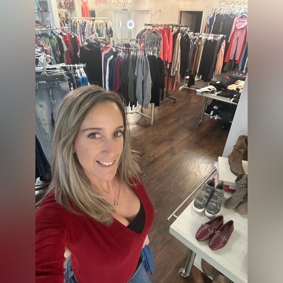 Please like this listing to be notified when I go live - Picture 5 of 6